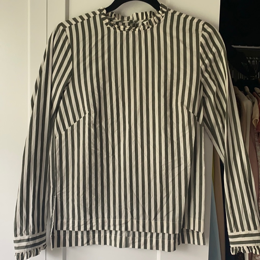 ✨ANY 2 FOR 15 ANY 3 FOR 20✨- H&M Striped Long Sleeves Blouse with Ruffles NWOT